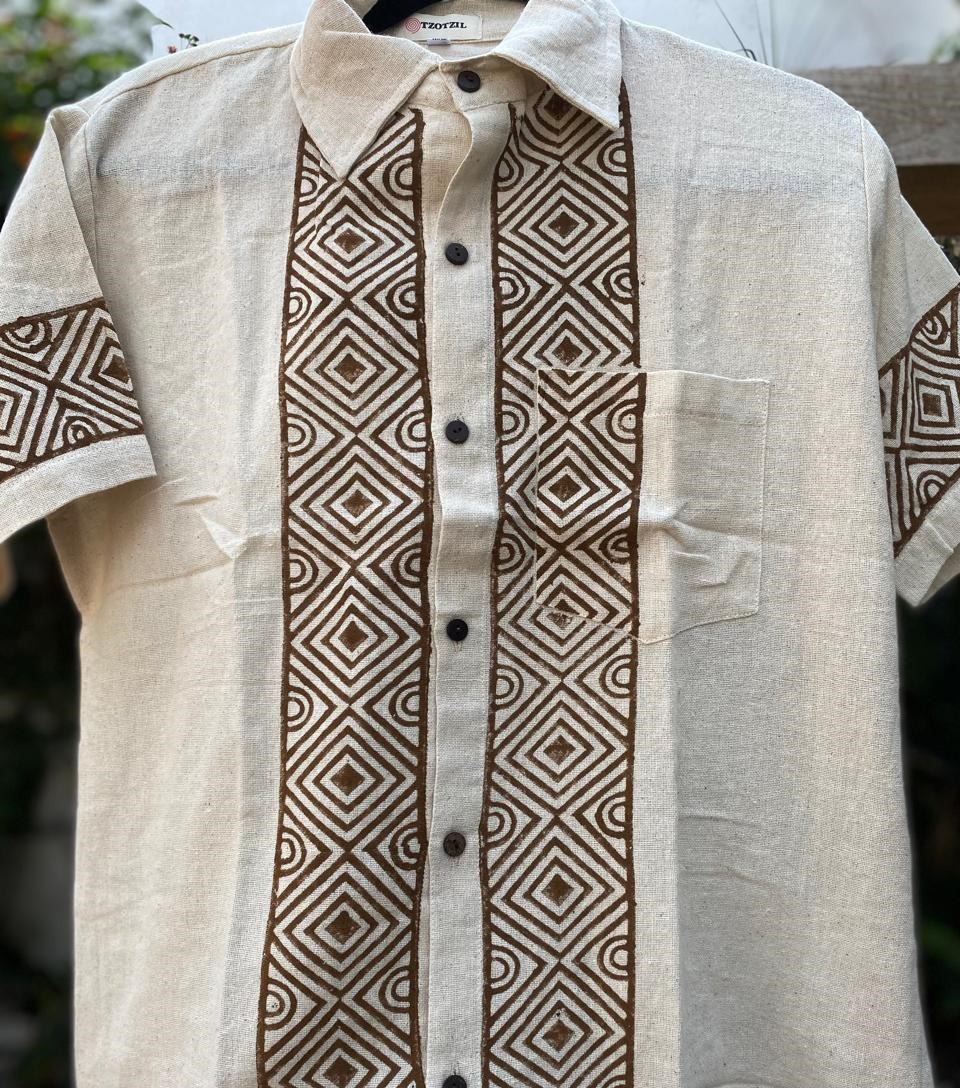 Camisa estilo tribal